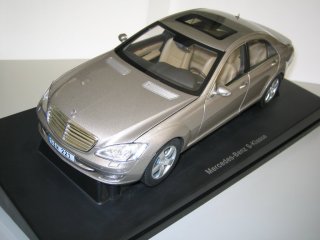 W221ダイキャストモデル Front